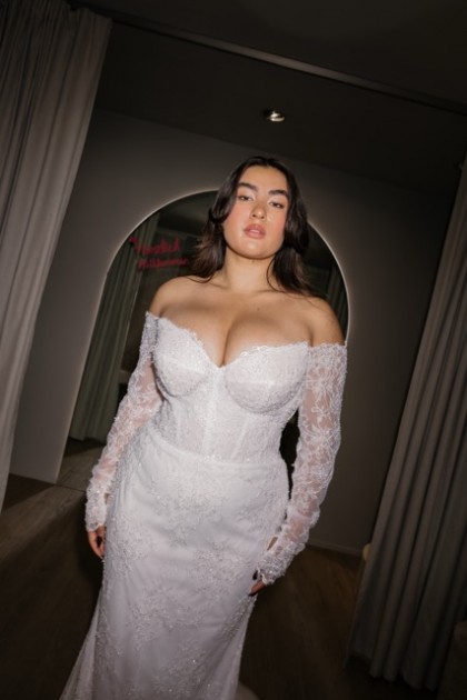 Model Anna Gulaab V.