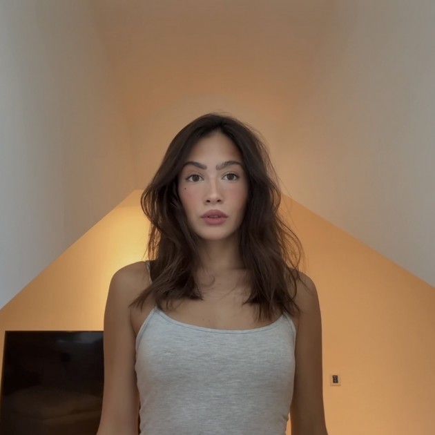 Model Vivian S.