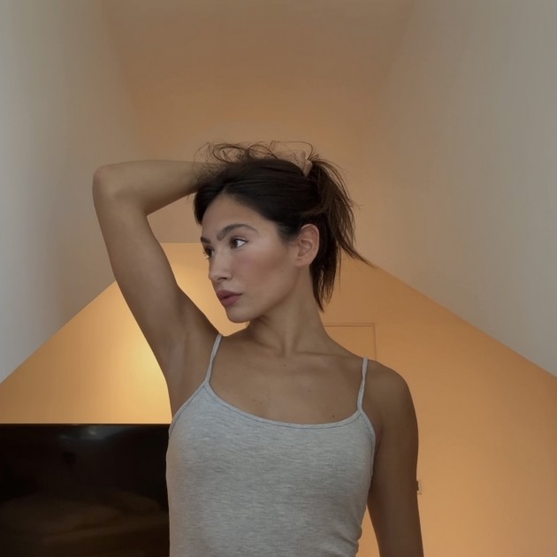 Model Vivian S.