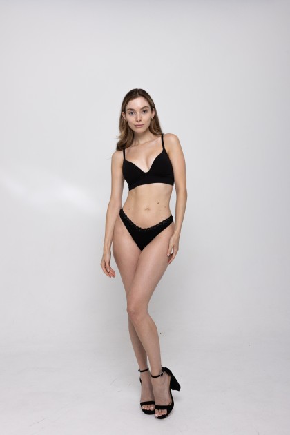 Model Yvonne S.
