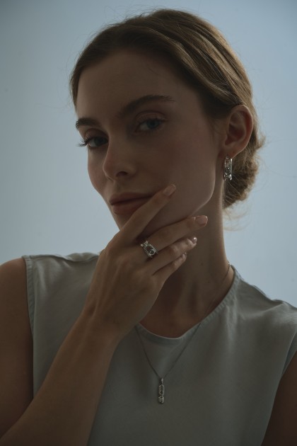 Model Yvonne S.
