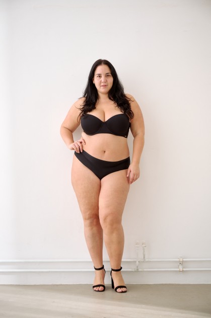 Model Angela Daiana B.