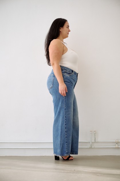 Model Angela Daiana B.