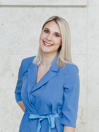 Hostess Vanessa G.