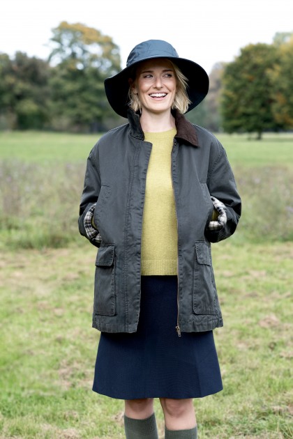 Model Mira-Louisa B.