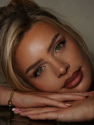 Hostess Natalia W.