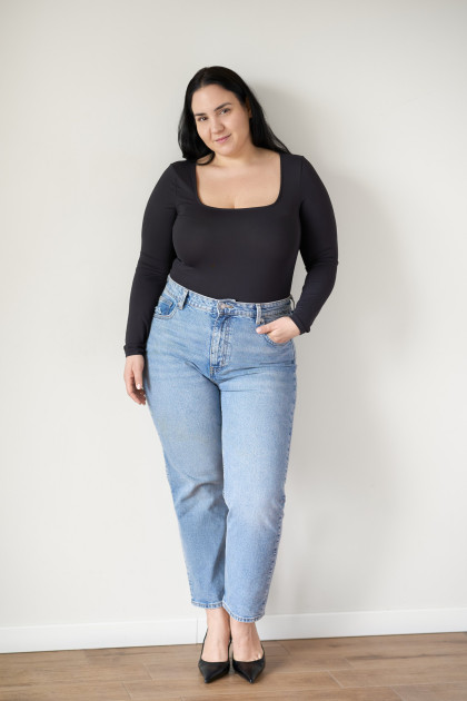 Model Angela Daiana B.