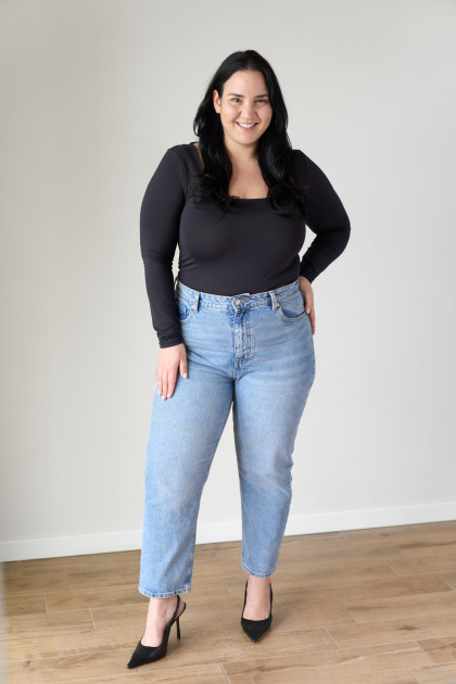 Model Angela Daiana B.