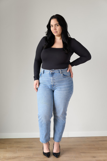 Model Angela Daiana B.