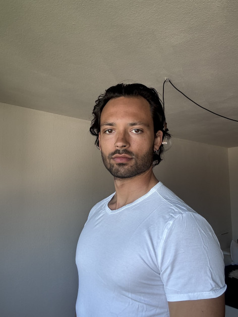 Model Daniel Mukunda W.