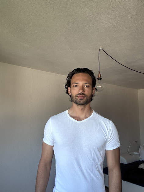 Model Daniel Mukunda W.