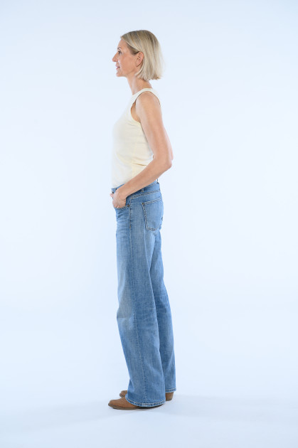 Model Barbara J.