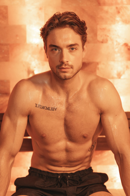 Model Simon F.
