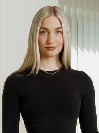 Hostess Lisa I.