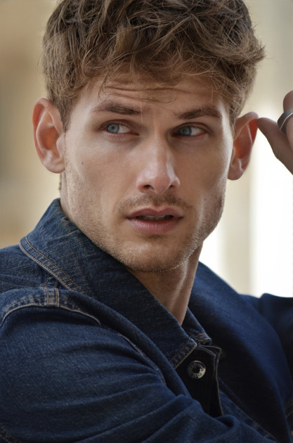 Model Felix R.