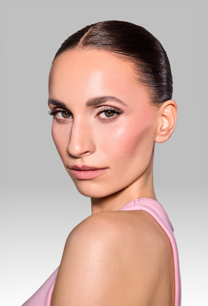 Model Mara B.