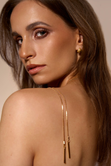 Model Mara B.