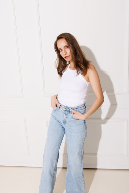 Model Mara B.