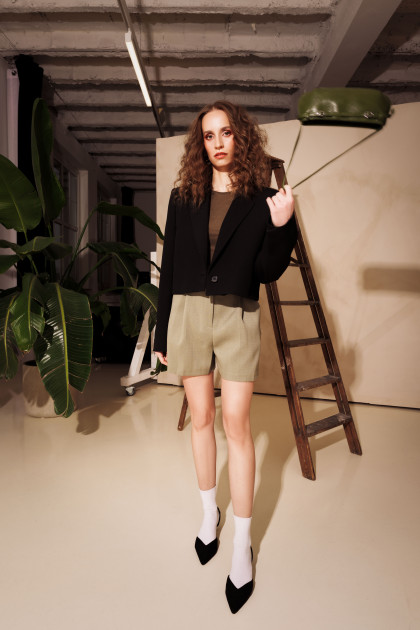 Model Mara B.