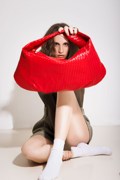 Model Mara B.