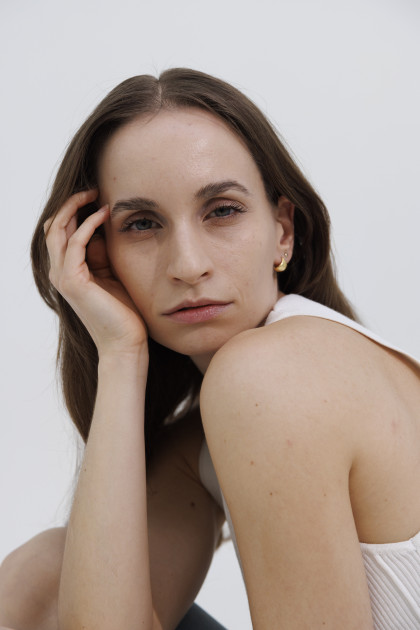 Model Mara B.