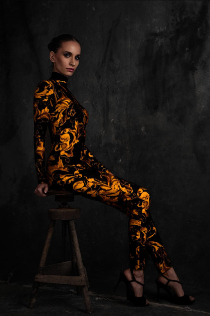 Model Mara B.