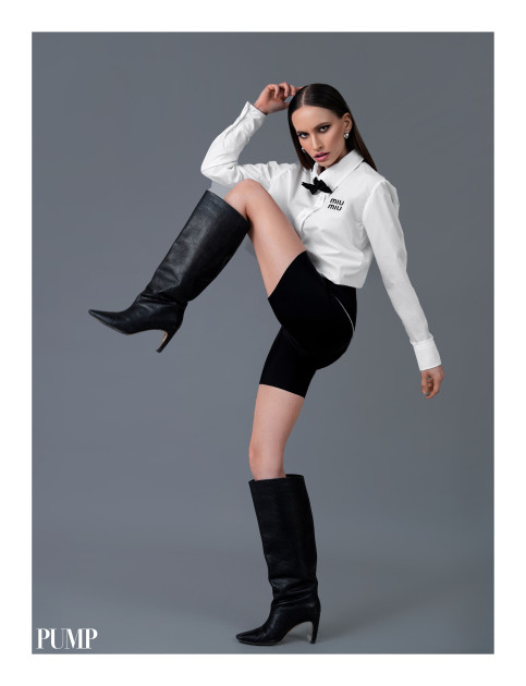 Model Mara B.