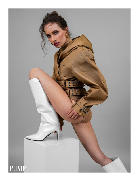 Model Mara B.