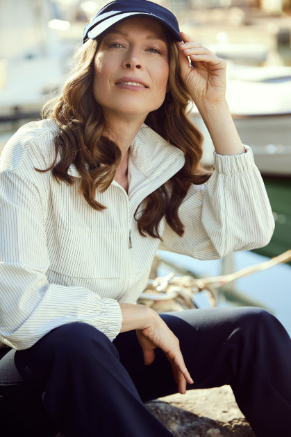 Model Mira E.