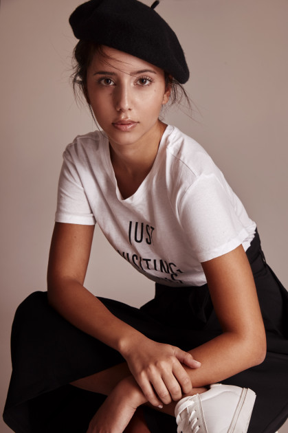 Model Zelal S.
