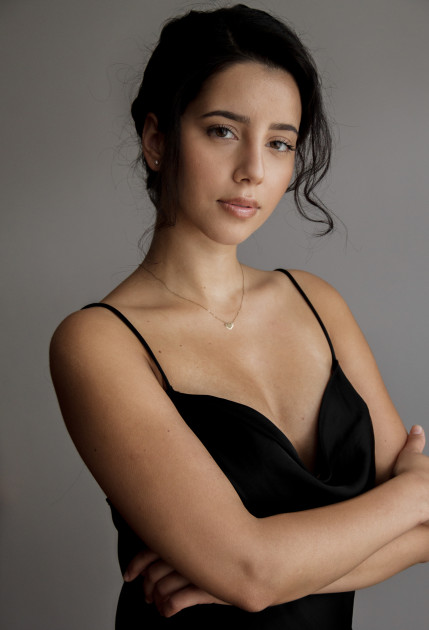 Model Zelal S.