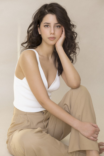 Model Zelal S.