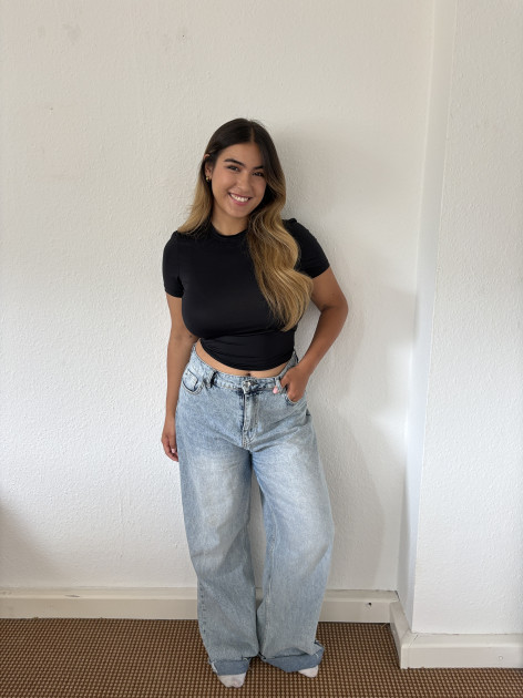 Model Anna Gulaab V.