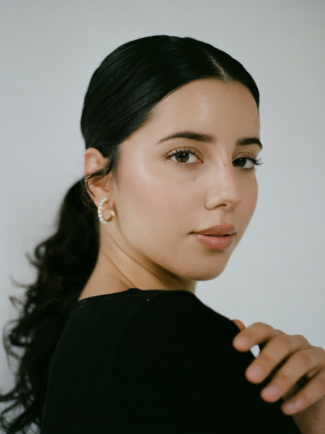 Model Zelal S.