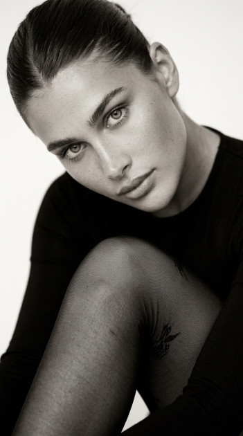 Model Martha R.