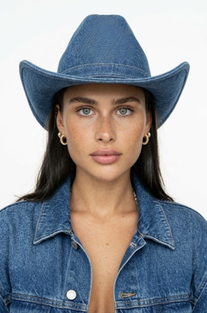 Model Martha R.