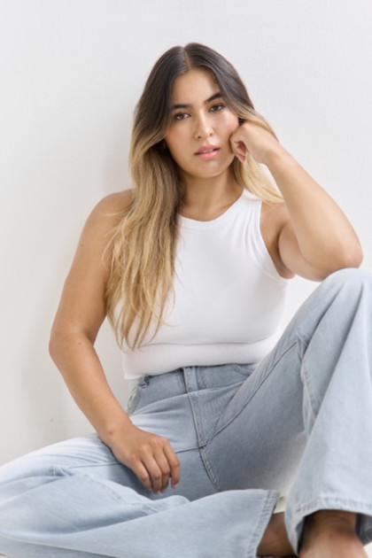 Model Anna Gulaab V.
