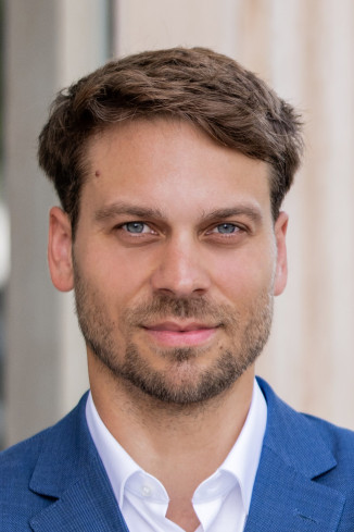 Hostess Knud K.