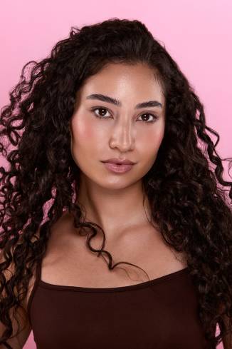 Hostess Yelda S.