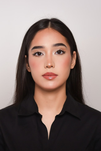 Model Sabria T.