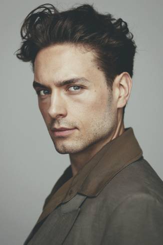Model Simon F.
