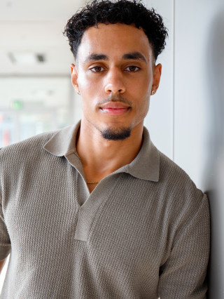 Host Simon K.