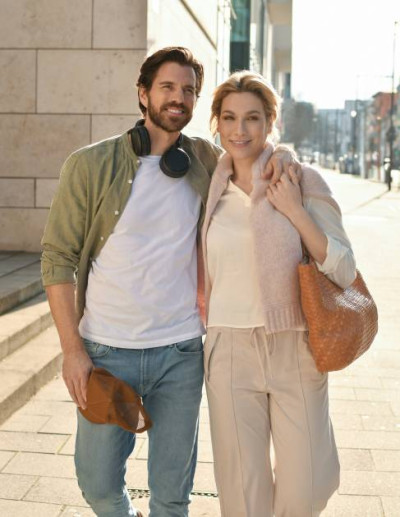Paar in Streetstyle Outfits