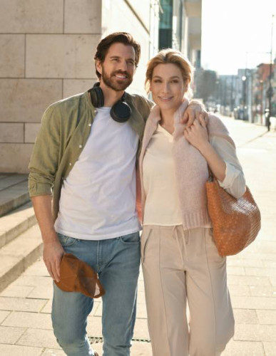 Paar in Streetstyle Outfits