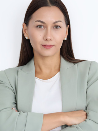 Hostess Dana L.